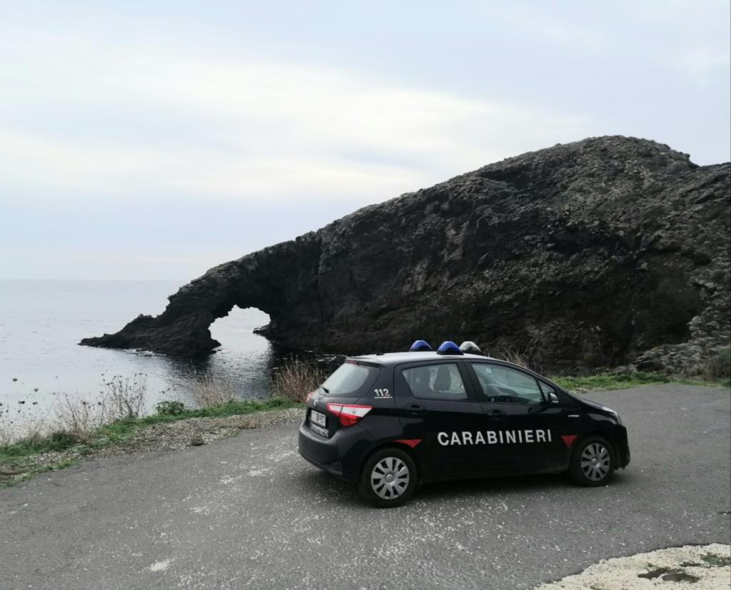 Pantelleria, arrestato un 44enne per estorsione continuata