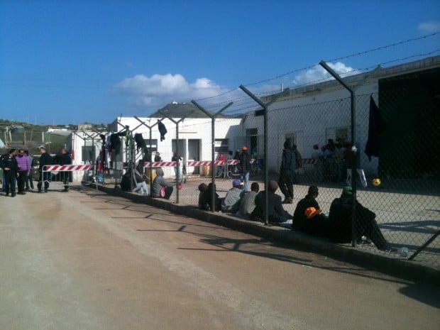 Pantelleria, chiesto l'esercito per vigilare sul centro migranti