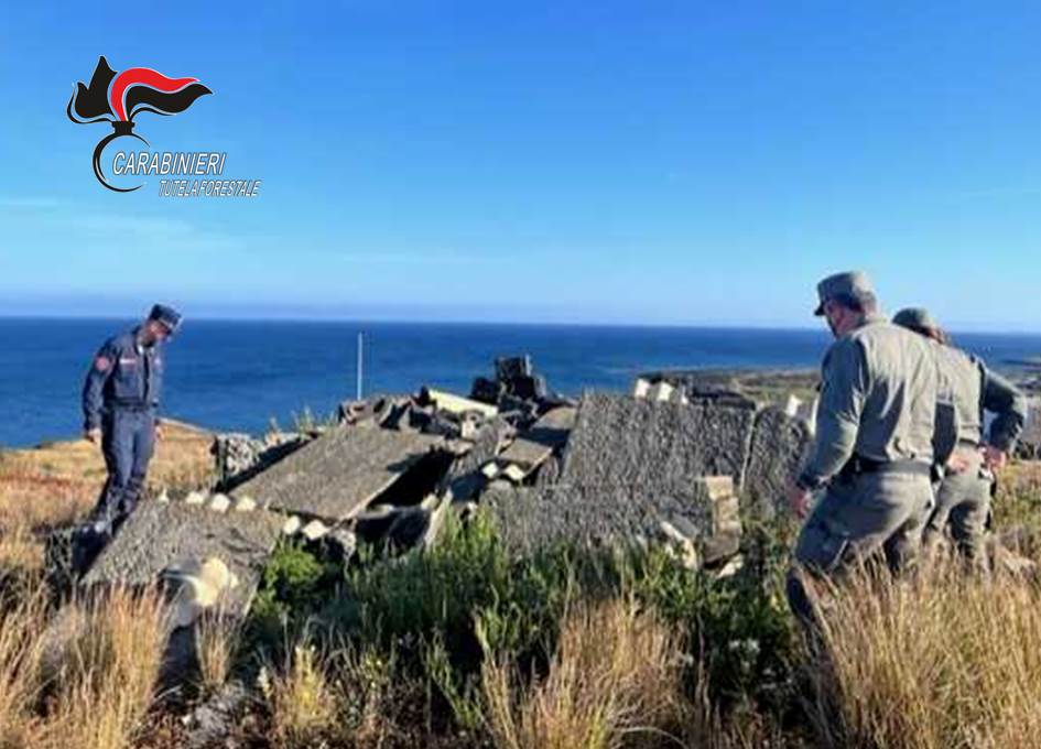 Pantelleria, smaltimento di rifiuti in aree protette: controlli dei Carabinieri