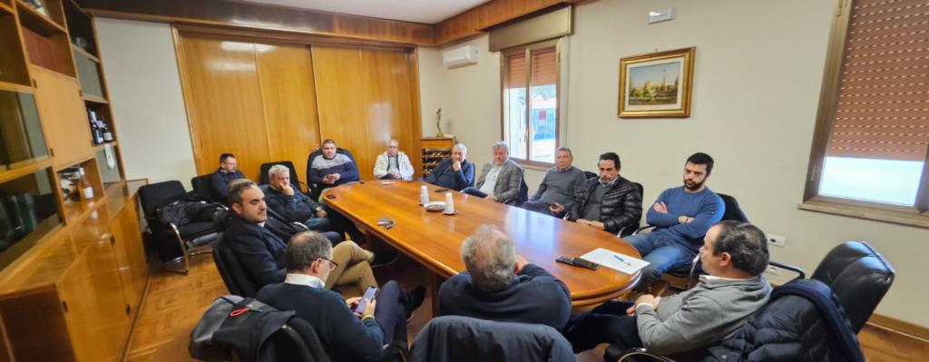 Petrosino, Cateno De Luca incontra operatori del settore vitivinicolo e presidenti di Cantine Sociali