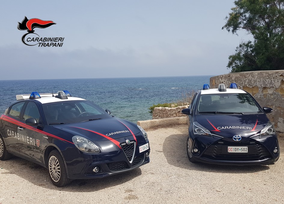 Trapani, folle corsa in auto per sfuggire ai Carabinieri: arrestato
