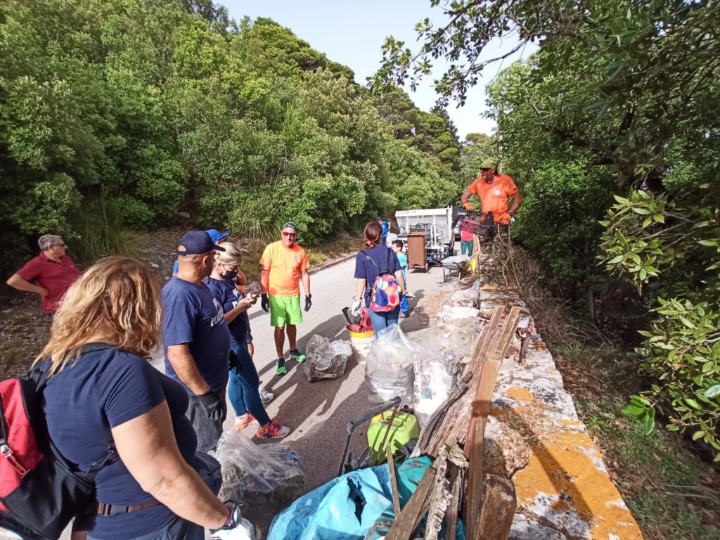 Erice: Plastic Free e Cai ripuliscono i sentieri delle mura ciclopiche