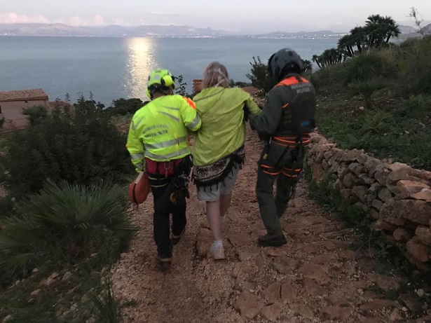 L’82° C.S.A.R. soccorre una donna alla Riserva dello Zingaro
