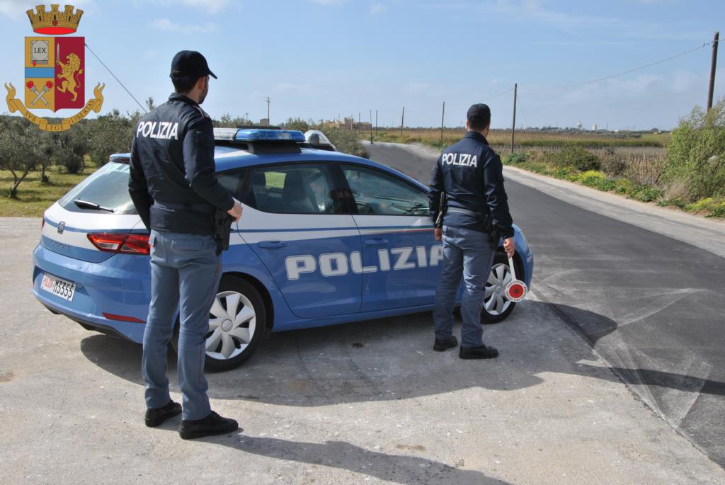 Trapani, arrestato in flagranza mentre picchia in casa la compagna