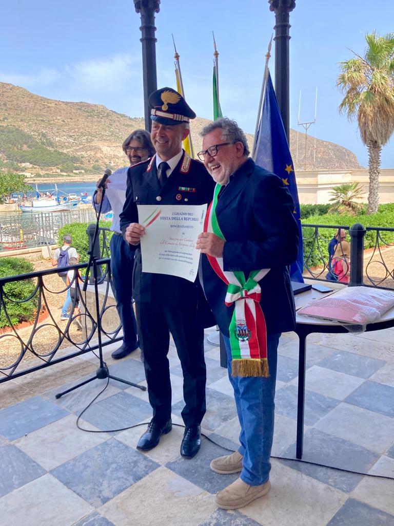 Favignana, il sindaco premia i Carabinieri dell'isola