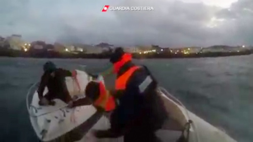 Pantelleria: la Guardia Costiera soccorre un diportista (VIDEO)