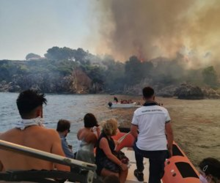 Roghi nel trapanese: fiamme anche a Custonaci e Scopello