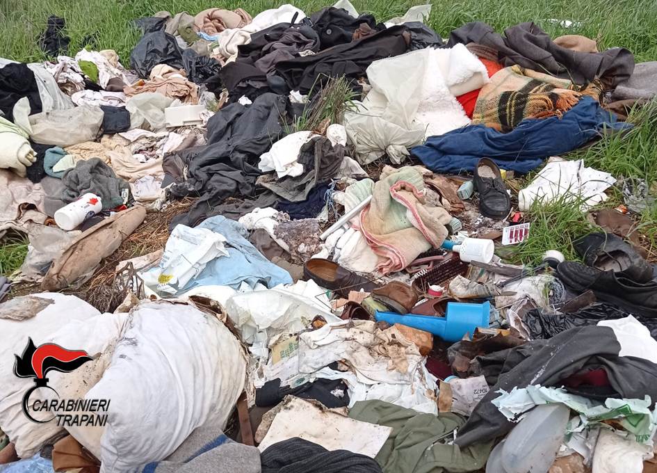 Erice, rifiuti in un terreno privato: scatta la sanzione