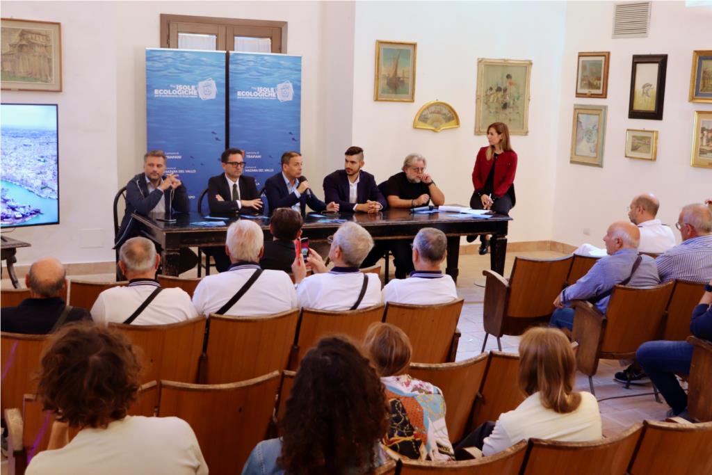 Isole ecologiche per il conferimento dei rifiuti marini: un'opportunità per i pescatori