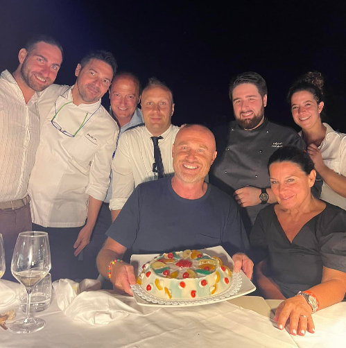 Il produttore e critico musicale Rudy Zerbi in vacanza a Favignana