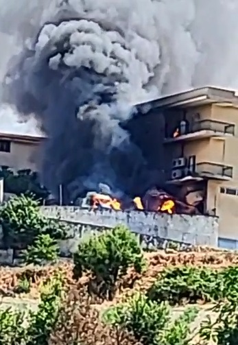 Salemi, esplosioni e fiamme in una palazzina della via Mazara (VIDEO)