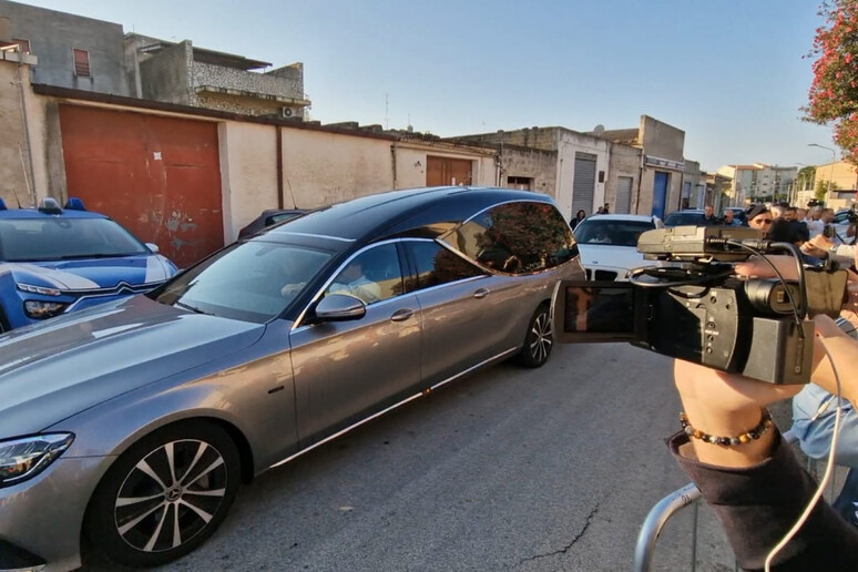 La salma di Messina Denaro arrivata al cimitero di Castelvetrano