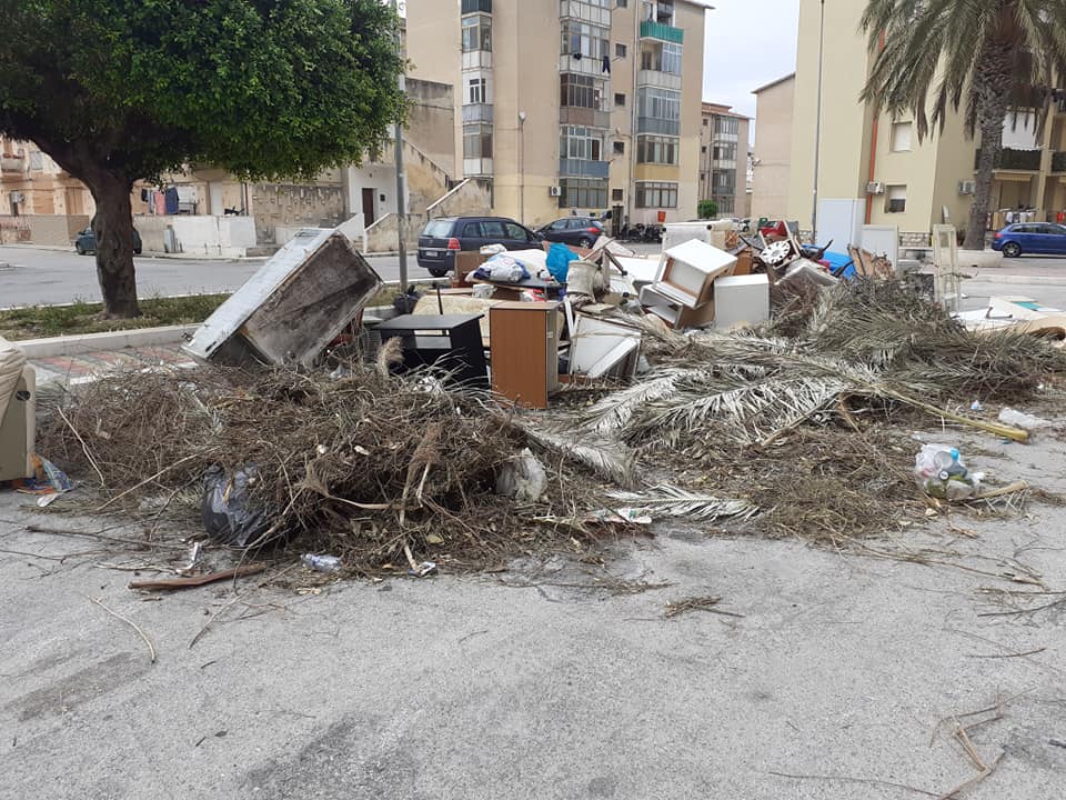 Rione San Giuliano, Erice: troppe erbacce