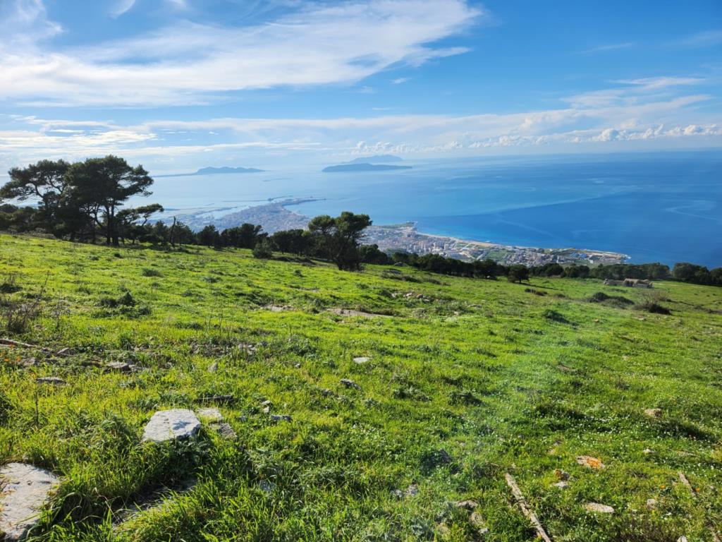 Erice, sinergia tra Cai e scuole per dare vita al 'Bosco degli Studenti'