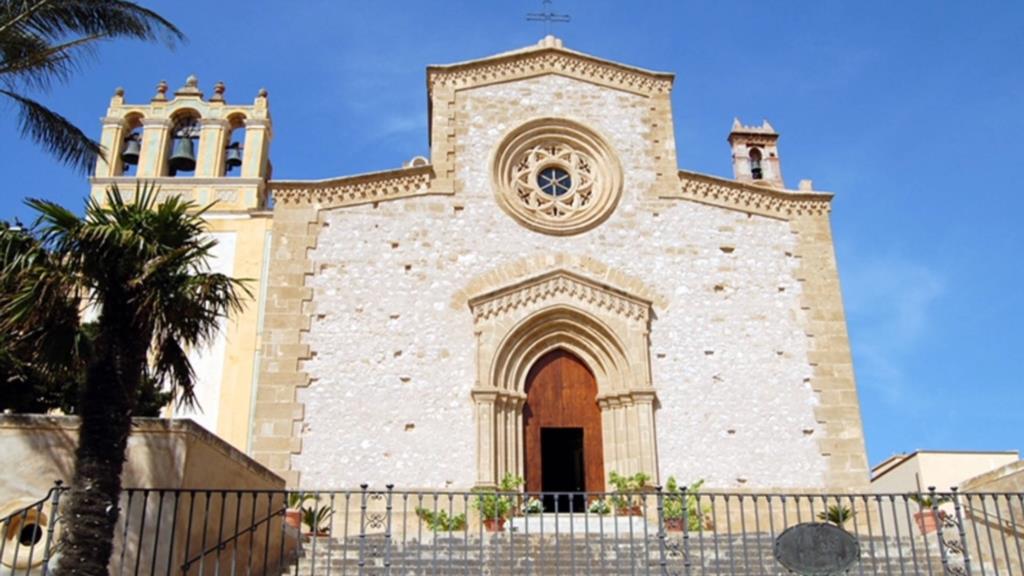 Incidente a Custonaci, annullata la cerimonia di intitolazione dell'impianto sportivo a don Rosario Vanella