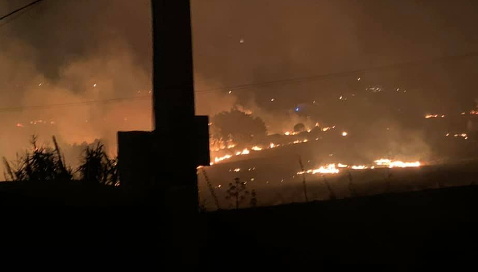 Notte di paura a Scopello: villette evacuate a causa di un incendio