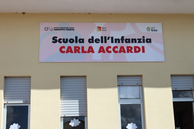 Intitolato alla pittrice Carla Accardi il plesso scolastico di Napola