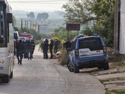 Castelvetrano: sgombero ex cementificio, un arresto e una denuncia