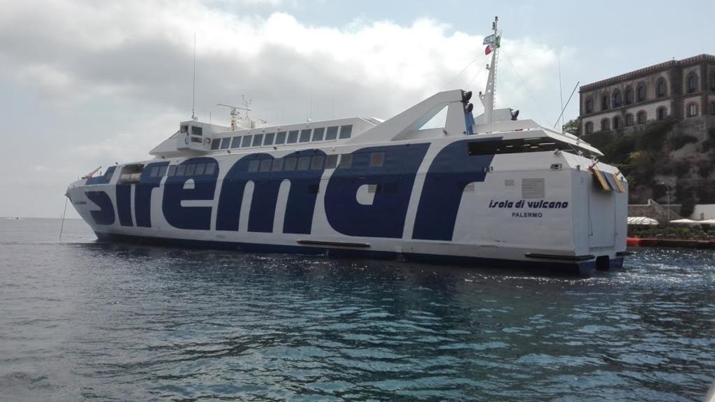Isole minori, stop temporaneo ai rincari Siremar