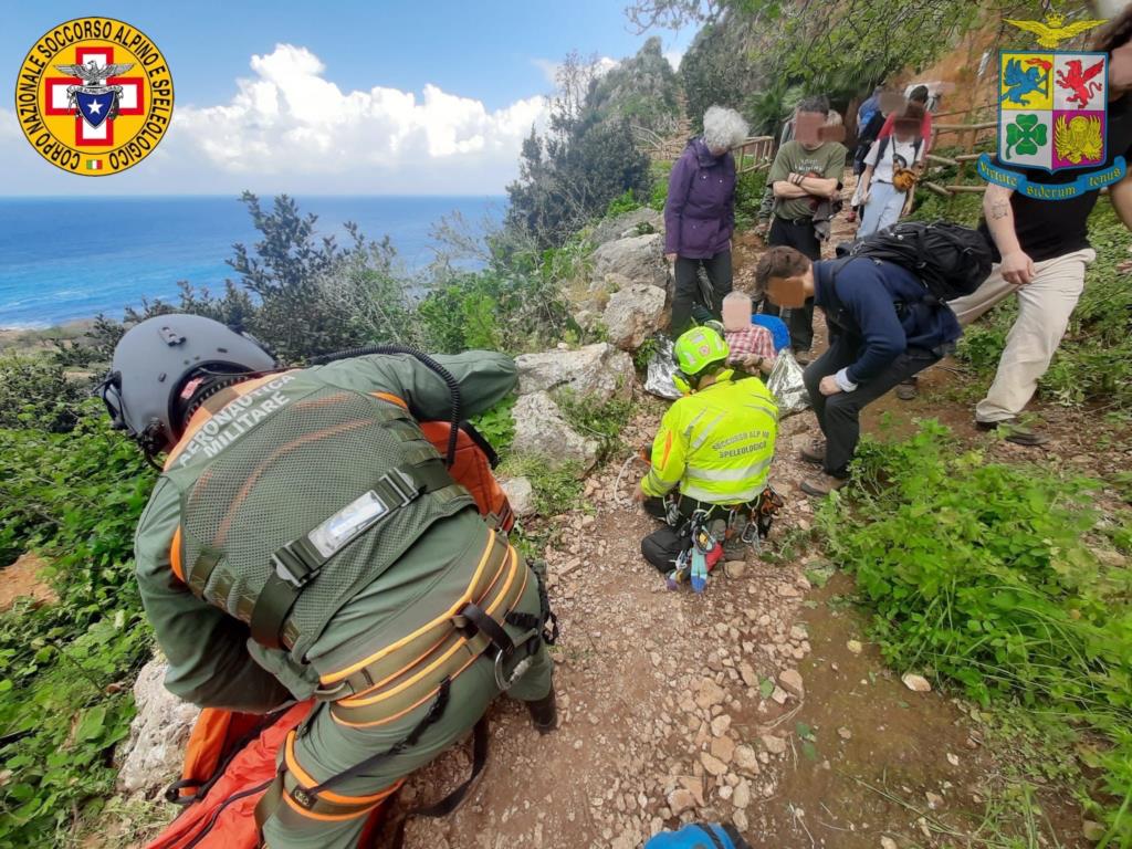 San Vito, turista tedesco soccorso in elicottero allo Zingaro