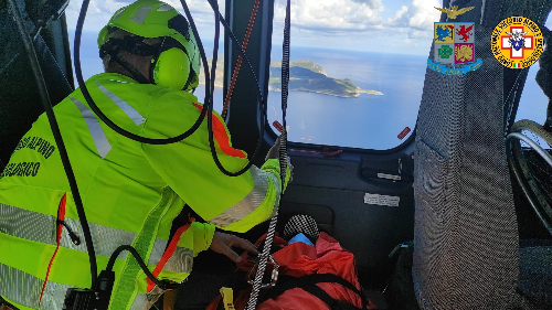 Favignana: migrante ferito durante uno sbarco, necessario l'intervento di un elicottero