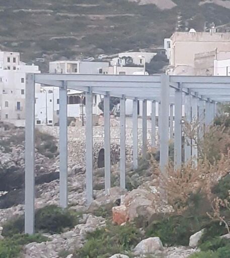Solarium sugli scogli a Levanzo, proteste e polemiche
