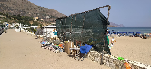 Castellammare del Golfo: giro di vite contro gli ambulanti abusivi