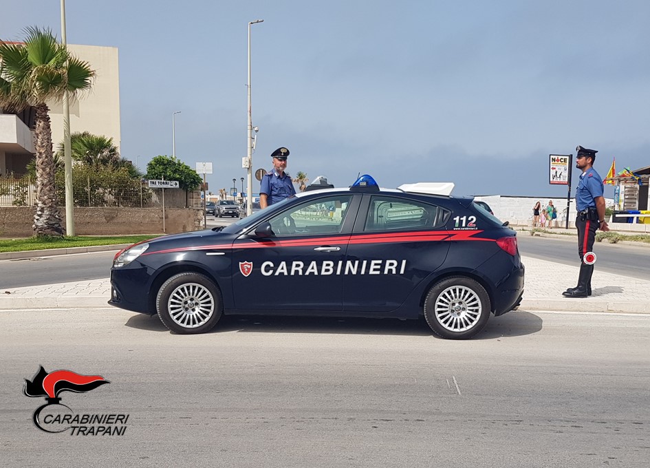 Trapani, trovato con la droga in casa: manette per un 18enne