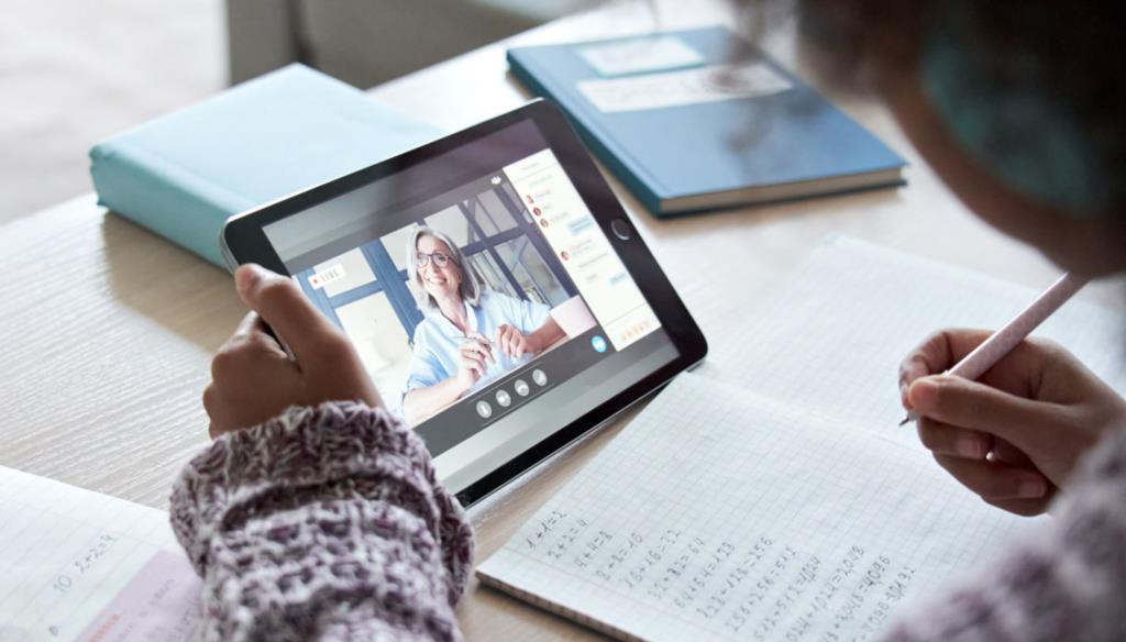 Erice, il Rotary club consegna 5 tablet alle scuole