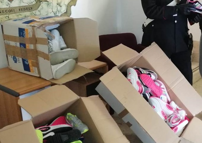 Petrosino: i carabinieri donano scarpe per bimbi alla fondazione «San Vito Onlus»