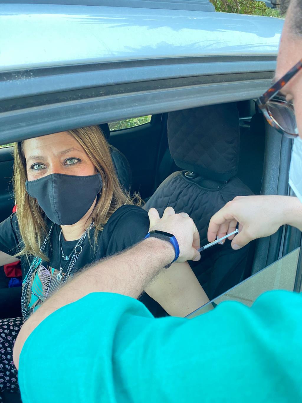Covid19, i sindaci di Trapani ed Erice vaccinati al Drive-in di Erice