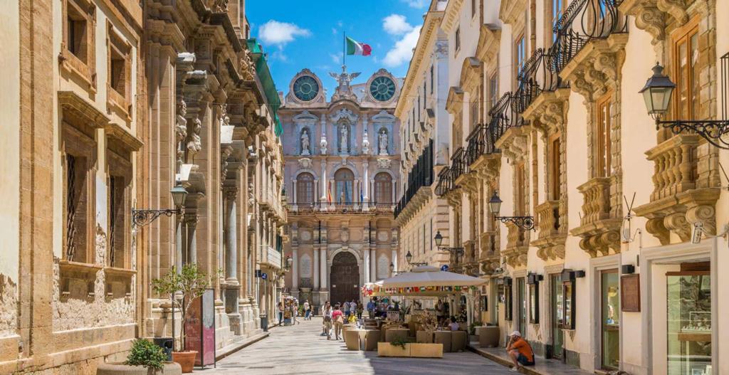Trapani, movida fuori controllo in centro storico