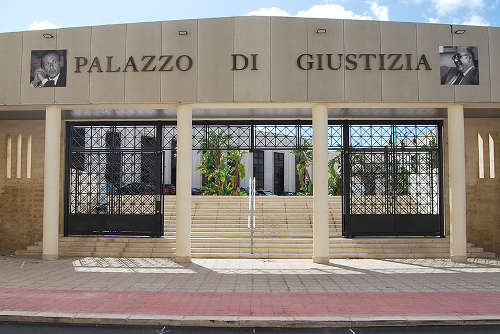 Abusi sulle pazienti: condannato a quattro anni primario dell'Abele Ajello