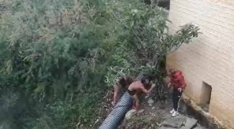 Torrente in piena a Castellammare, salvati 4 turisti e un cane