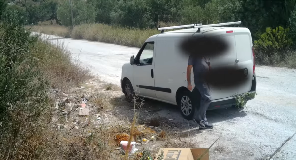 Valderice, continua la lotta agli incivili che gettano spazzatura per le strade  (VIDEO)