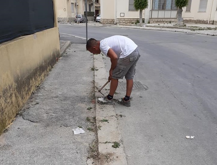 Rione San Giuliano, Erice: troppe erbacce