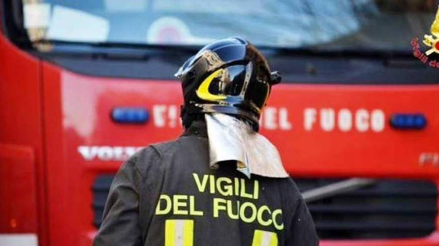 Incendio ieri sera a San Cusumano, le fiamme hanno minacciato le abitazioni