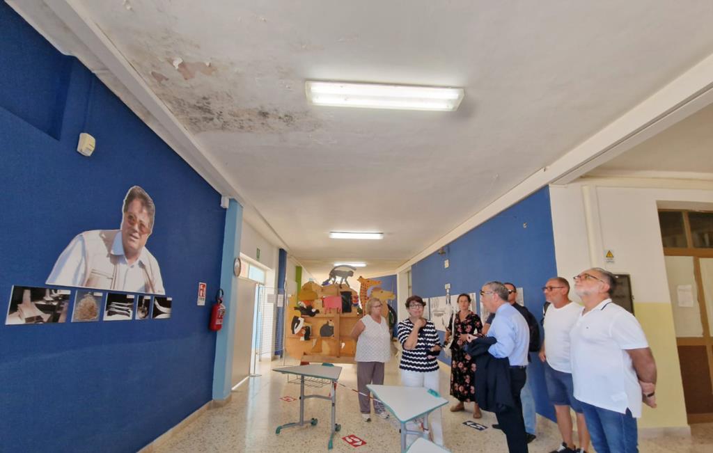 Fvignana, l'onorevole Catania visita la scuola