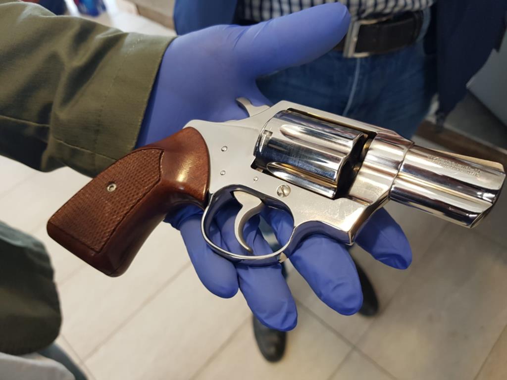 Affitta un aereo in America e atterra a Birgi. Sul velivolo armi e droga: arrestato