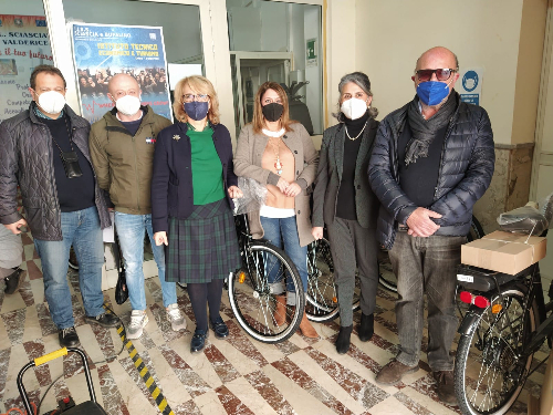 Consegnate trenta biciclette a pedalata assistita a due istituti scolastici di Erice