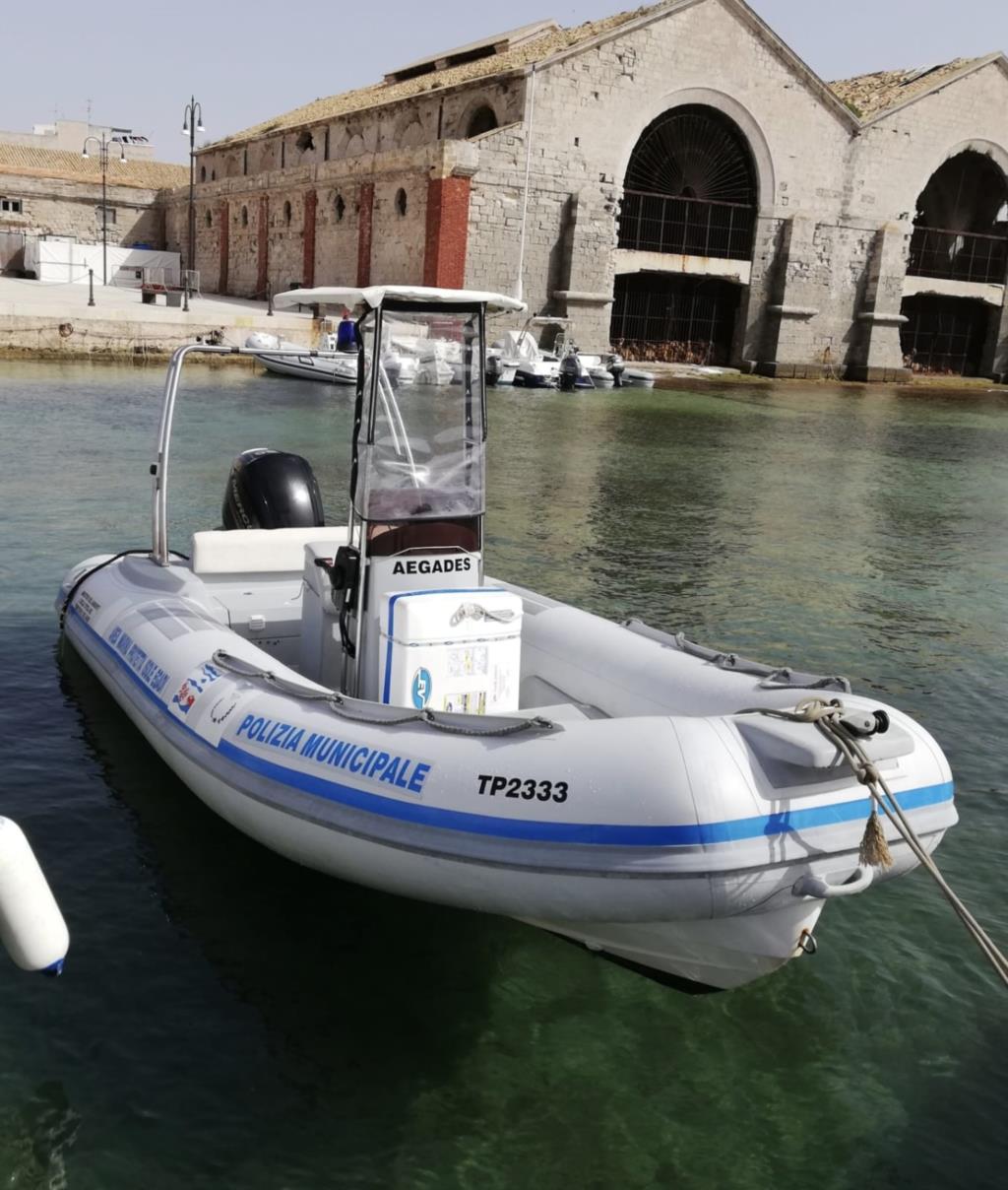 Favignana, con autorizzazione contraffatta nell'Area Marina Protetta: denunciato un uomo